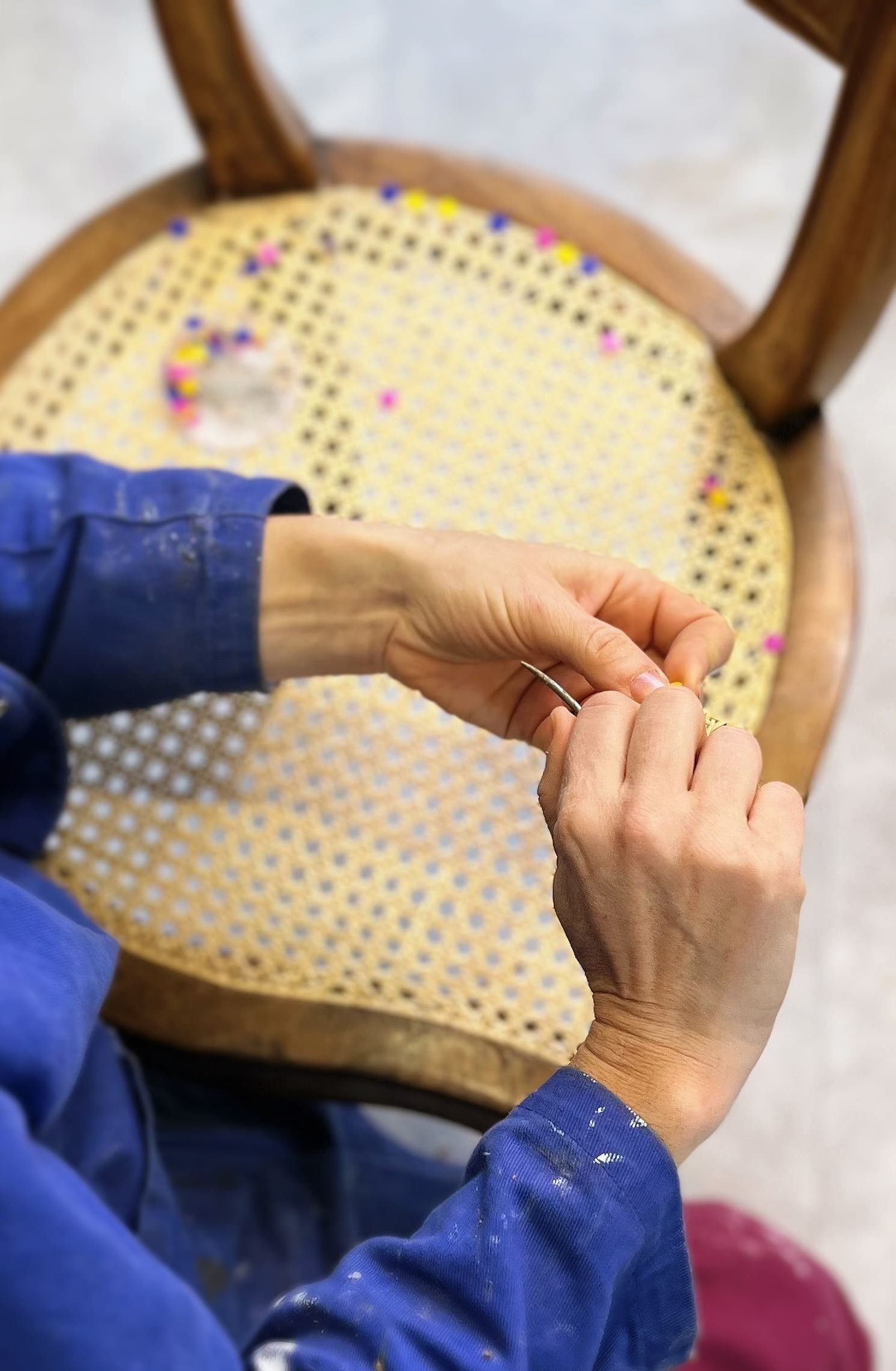 la canneuse colle les cavaliers qui finissent la bordure